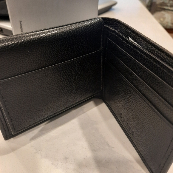 Guess wallet brand new in the package 📦 - Picture 3 of 4